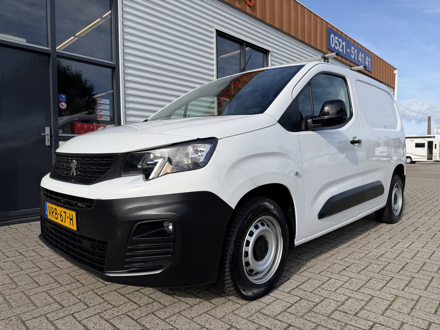 Peugeot Partner 1.5 BlueHDI 102pk Premium / vaste prijs rijklaar € 10.950 ex btw / 6 versnellingen / lease vanaf € 185 / trekhaak 1500 kg / dakdragers / airco / cruise / euro 6 / bpm vrij