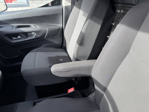 Peugeot Partner 1.5 BlueHDI 102pk Premium / vaste prijs rijklaar € 10.950 ex btw / 6 versnellingen / lease vanaf € 185 / trekhaak 1500 kg / dakdragers / airco / cruise / euro 6 / bpm vrij