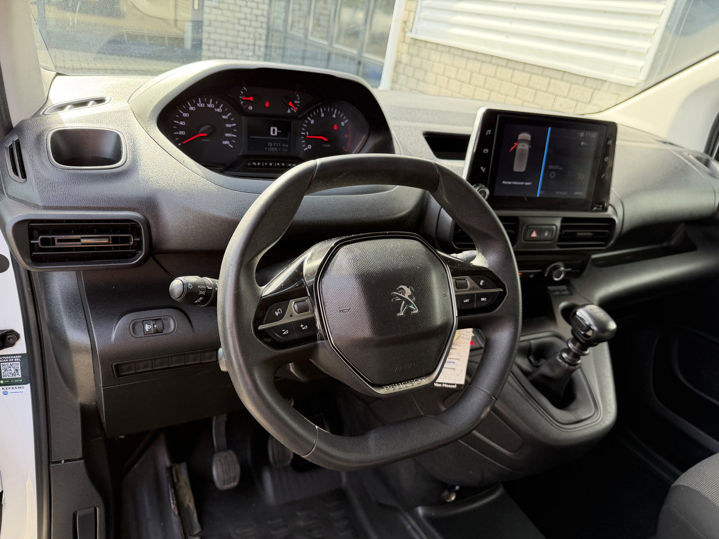 Peugeot Partner 1.5 BlueHDI 102pk Premium / vaste prijs rijklaar € 10.950 ex btw / 6 versnellingen / lease vanaf € 185 / trekhaak 1500 kg / dakdragers / airco / cruise / euro 6 / bpm vrij