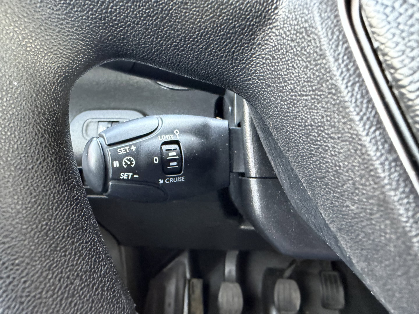 Peugeot Partner 1.5 BlueHDI 102pk Premium / vaste prijs rijklaar € 10.950 ex btw / 6 versnellingen / lease vanaf € 185 / trekhaak 1500 kg / dakdragers / airco / cruise / euro 6 / bpm vrij