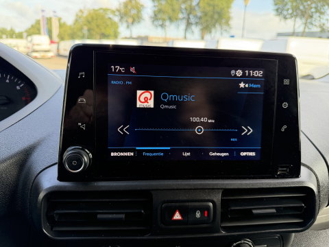 Peugeot Partner 1.5 BlueHDI 102pk Premium / vaste prijs rijklaar € 10.950 ex btw / 6 versnellingen / lease vanaf € 185 / trekhaak 1500 kg / dakdragers / airco / cruise / euro 6 / bpm vrij