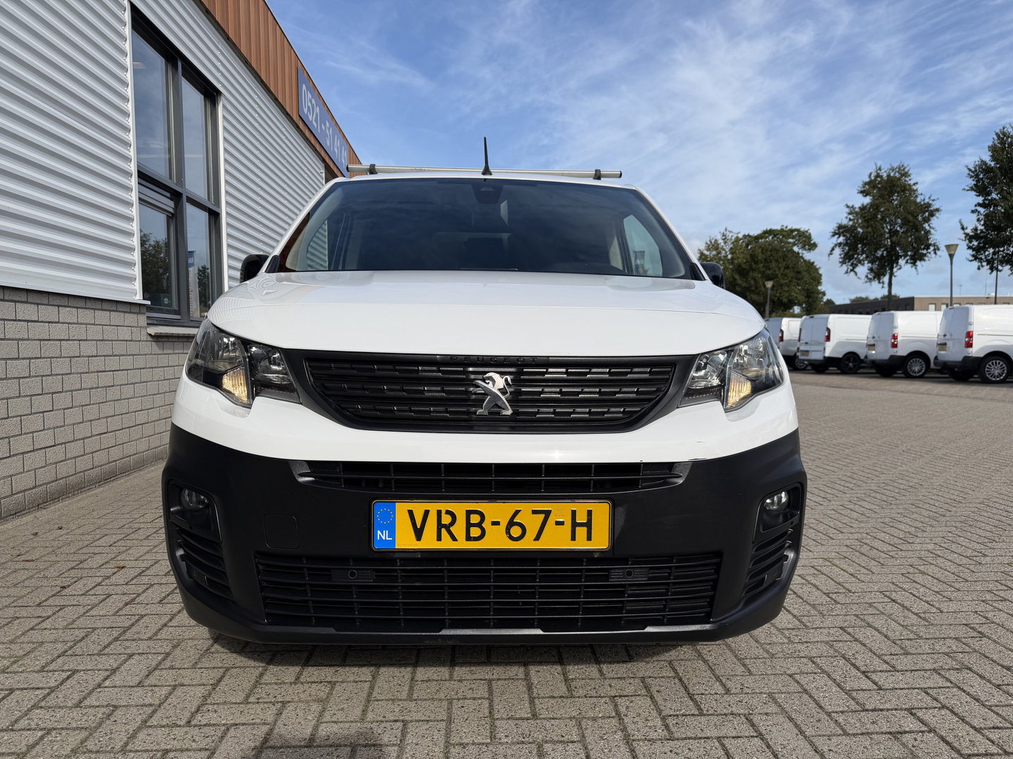Peugeot Partner 1.5 BlueHDI 102pk Premium / vaste prijs rijklaar € 10.950 ex btw / 6 versnellingen / lease vanaf € 185 / trekhaak 1500 kg / dakdragers / airco / cruise / euro 6 / bpm vrij