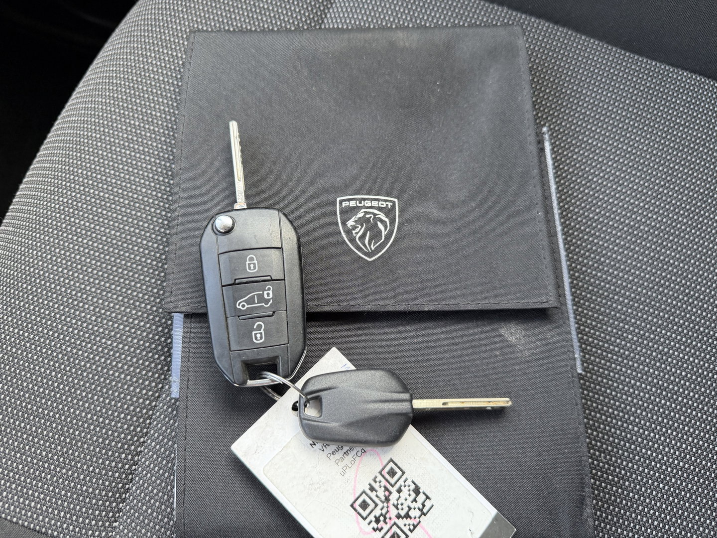 Peugeot Partner 1.5 BlueHDI 102pk Premium / vaste prijs rijklaar € 10.950 ex btw / 6 versnellingen / lease vanaf € 185 / trekhaak 1500 kg / dakdragers / airco / cruise / euro 6 / bpm vrij