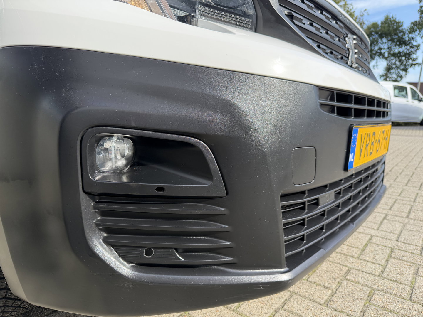 Peugeot Partner 1.5 BlueHDI 102pk Premium / vaste prijs rijklaar € 10.950 ex btw / 6 versnellingen / lease vanaf € 185 / trekhaak 1500 kg / dakdragers / airco / cruise / euro 6 / bpm vrij