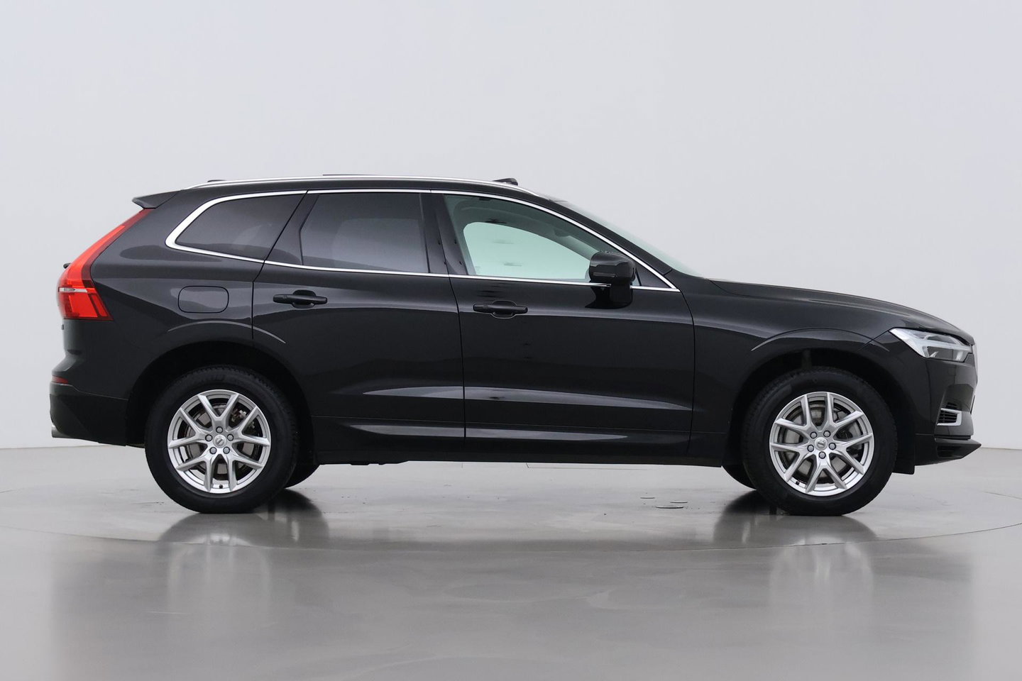 Volvo XC60 2.0 T8 Twin Engine AWD Momentum | Luchtvering | Bowers & Wilkins | Trekhaak | BLIS | Panoramadak | Head-up