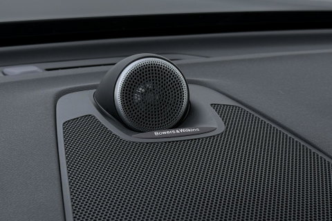 Volvo XC60 2.0 T8 Twin Engine AWD Momentum | Luchtvering | Bowers & Wilkins | Trekhaak | BLIS | Panoramadak | Head-up