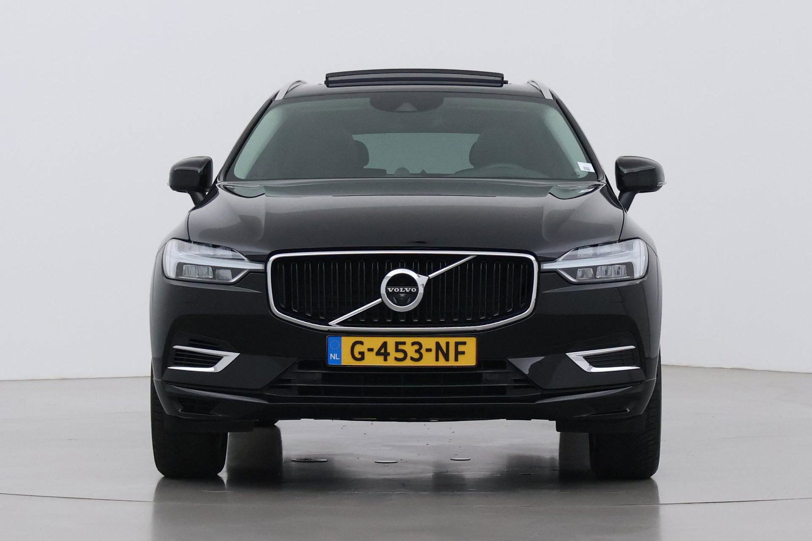 Volvo XC60 2.0 T8 Twin Engine AWD Momentum | Luchtvering | Bowers & Wilkins | Trekhaak | BLIS | Panoramadak | Head-up