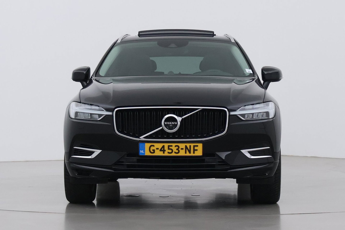 Volvo XC60 2.0 T8 Twin Engine AWD Momentum | Luchtvering | Bowers & Wilkins | Trekhaak | BLIS | Panoramadak | Head-up