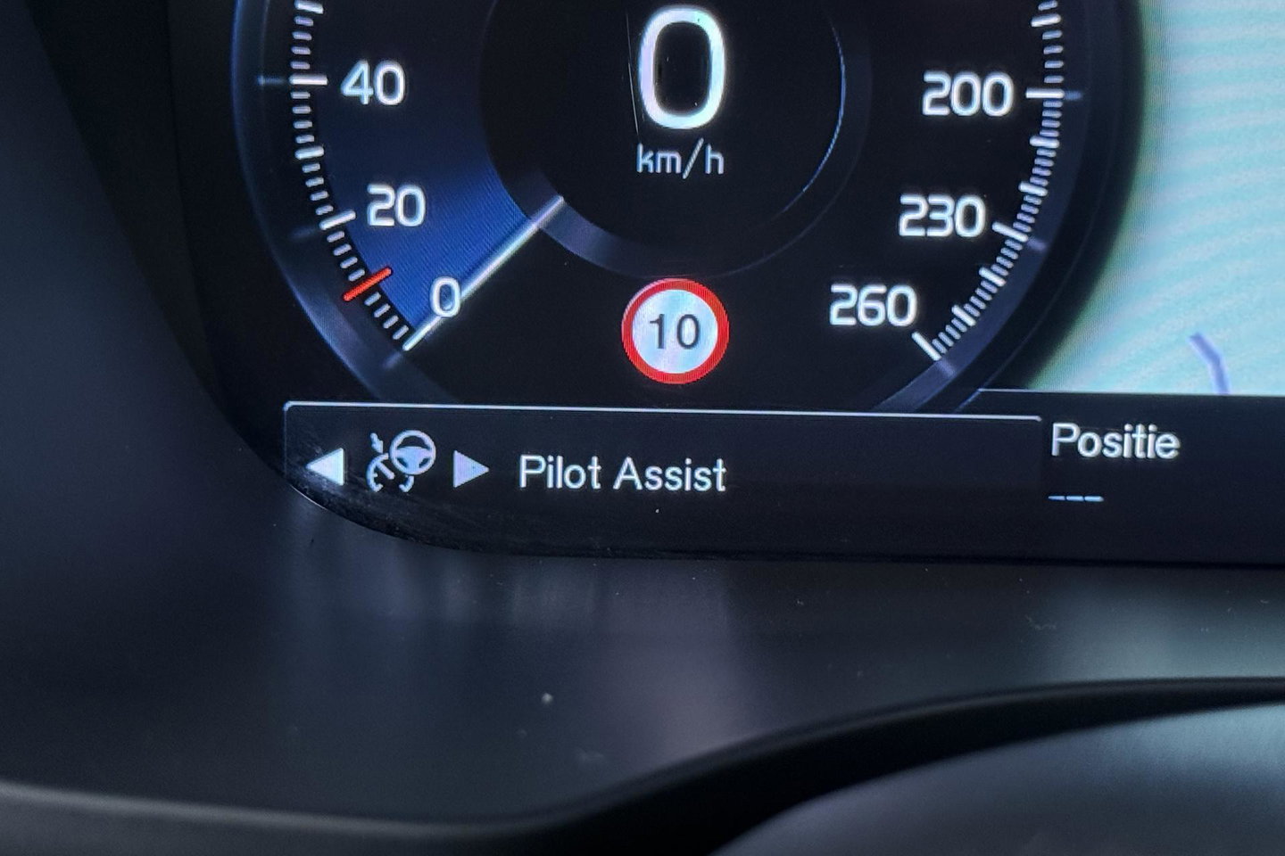 Volvo XC60 2.0 T8 Twin Engine AWD Momentum | Luchtvering | Bowers & Wilkins | Trekhaak | BLIS | Panoramadak | Head-up