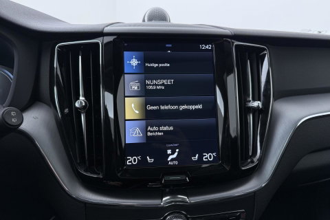 Volvo XC60 2.0 T8 Twin Engine AWD Momentum | Luchtvering | Bowers & Wilkins | Trekhaak | BLIS | Panoramadak | Head-up