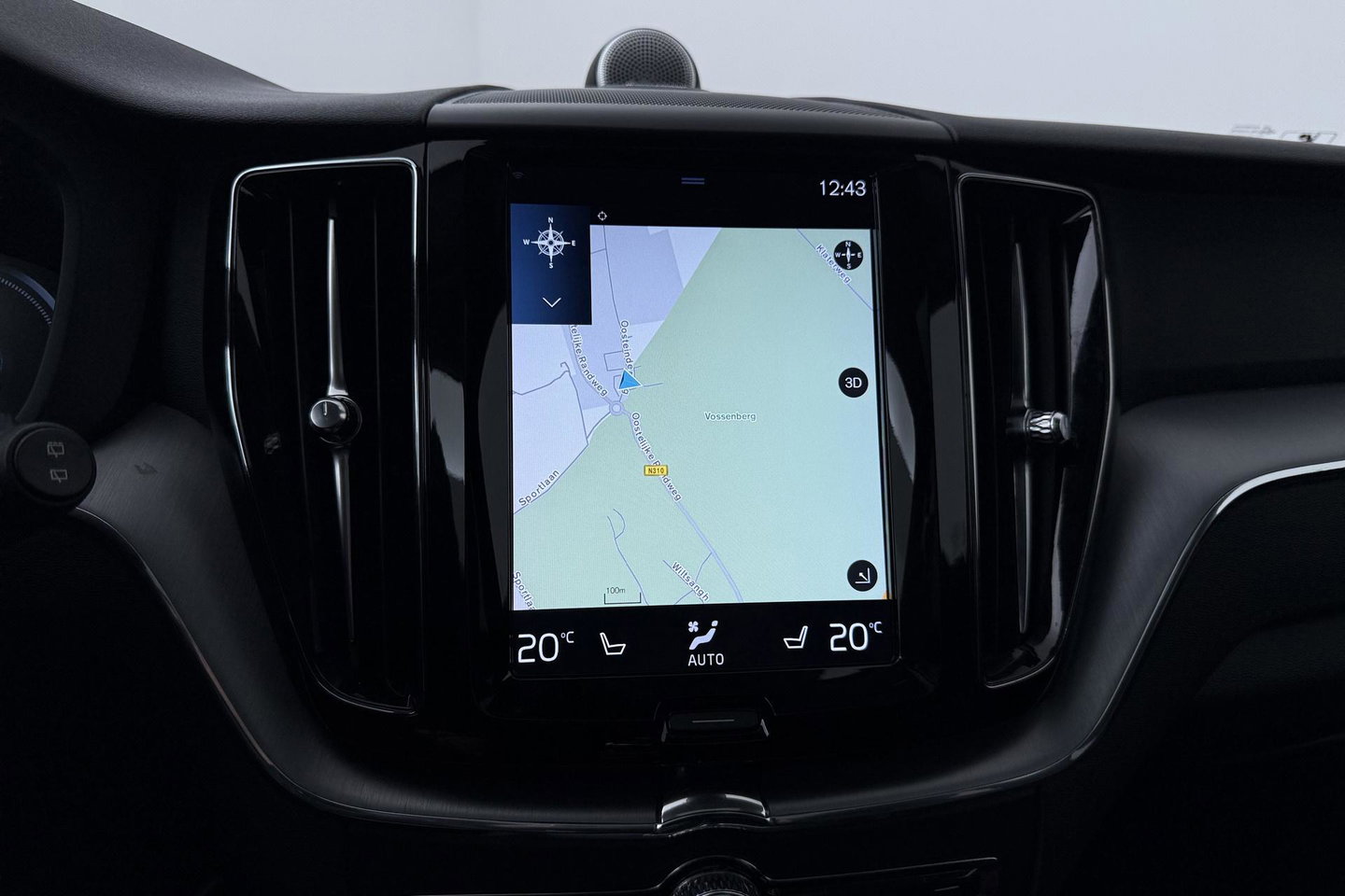 Volvo XC60 2.0 T8 Twin Engine AWD Momentum | Luchtvering | Bowers & Wilkins | Trekhaak | BLIS | Panoramadak | Head-up