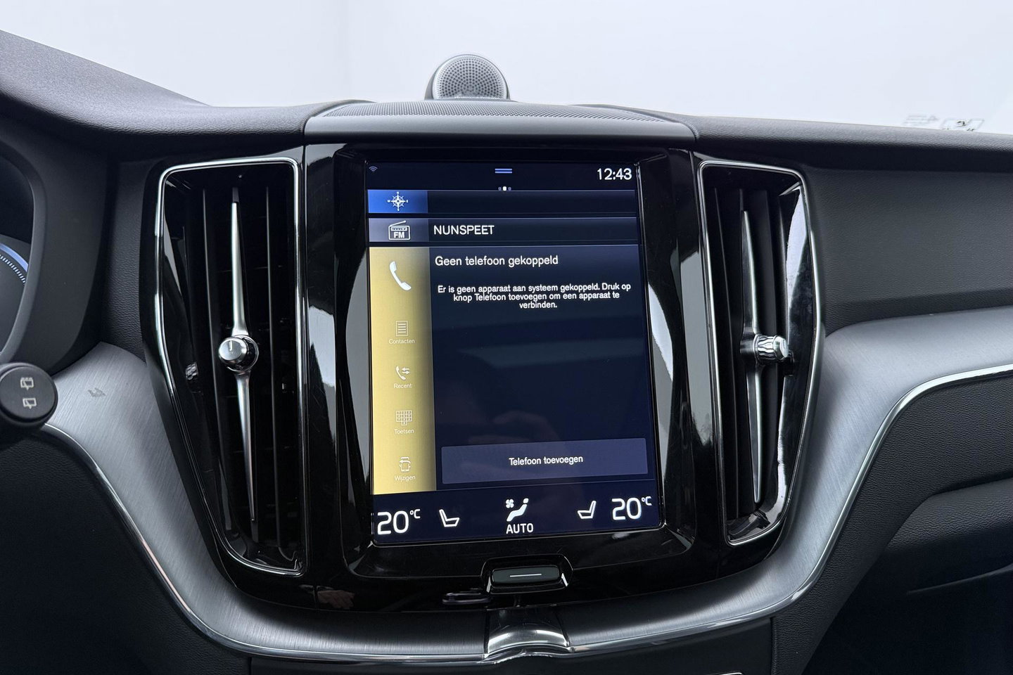 Volvo XC60 2.0 T8 Twin Engine AWD Momentum | Luchtvering | Bowers & Wilkins | Trekhaak | BLIS | Panoramadak | Head-up