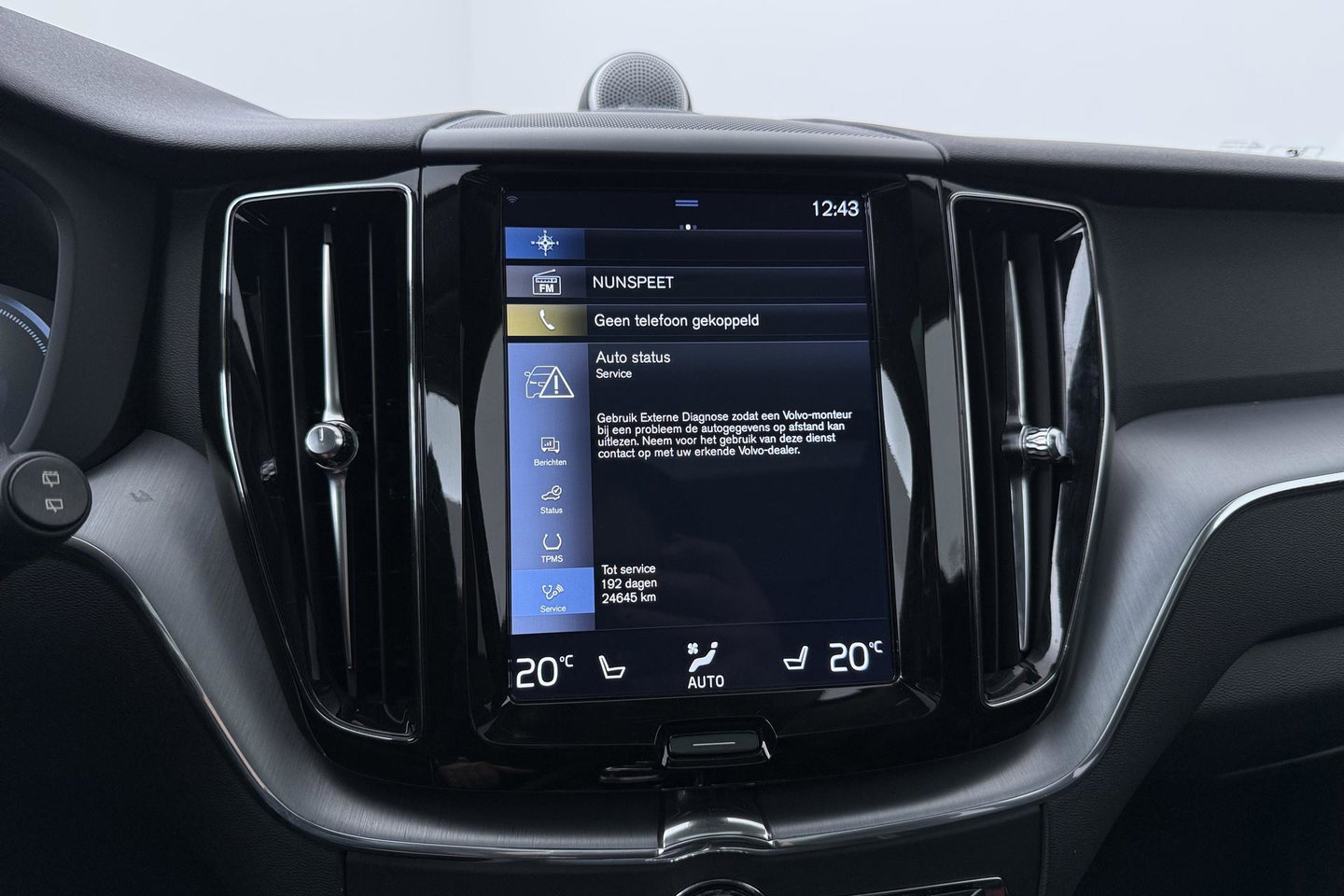 Volvo XC60 2.0 T8 Twin Engine AWD Momentum | Luchtvering | Bowers & Wilkins | Trekhaak | BLIS | Panoramadak | Head-up