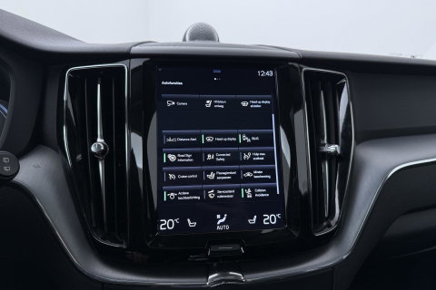 Volvo XC60 2.0 T8 Twin Engine AWD Momentum | Luchtvering | Bowers & Wilkins | Trekhaak | BLIS | Panoramadak | Head-up