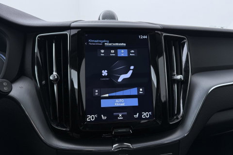 Volvo XC60 2.0 T8 Twin Engine AWD Momentum | Luchtvering | Bowers & Wilkins | Trekhaak | BLIS | Panoramadak | Head-up