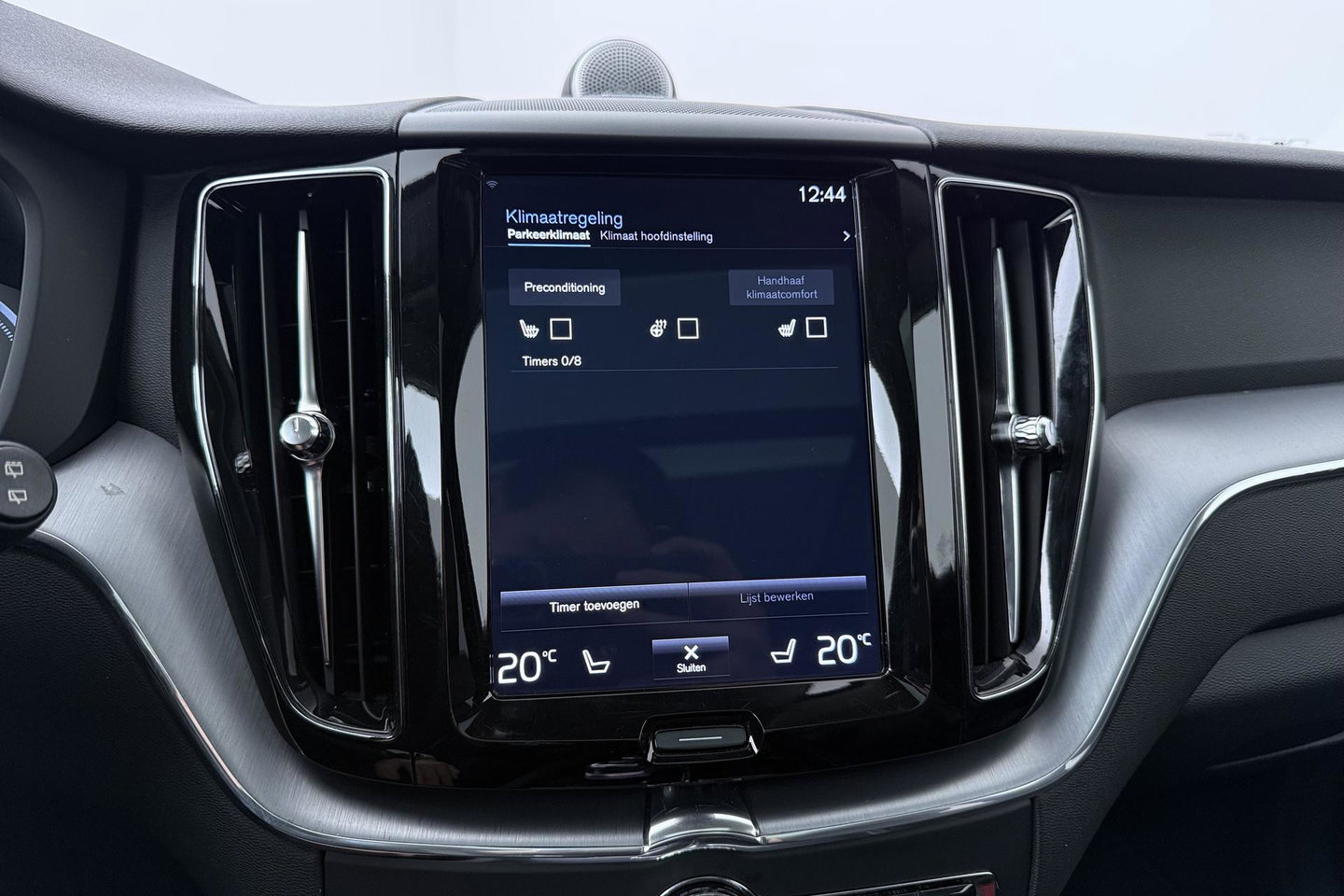 Volvo XC60 2.0 T8 Twin Engine AWD Momentum | Luchtvering | Bowers & Wilkins | Trekhaak | BLIS | Panoramadak | Head-up
