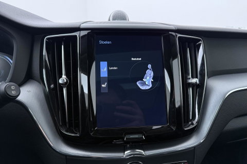 Volvo XC60 2.0 T8 Twin Engine AWD Momentum | Luchtvering | Bowers & Wilkins | Trekhaak | BLIS | Panoramadak | Head-up