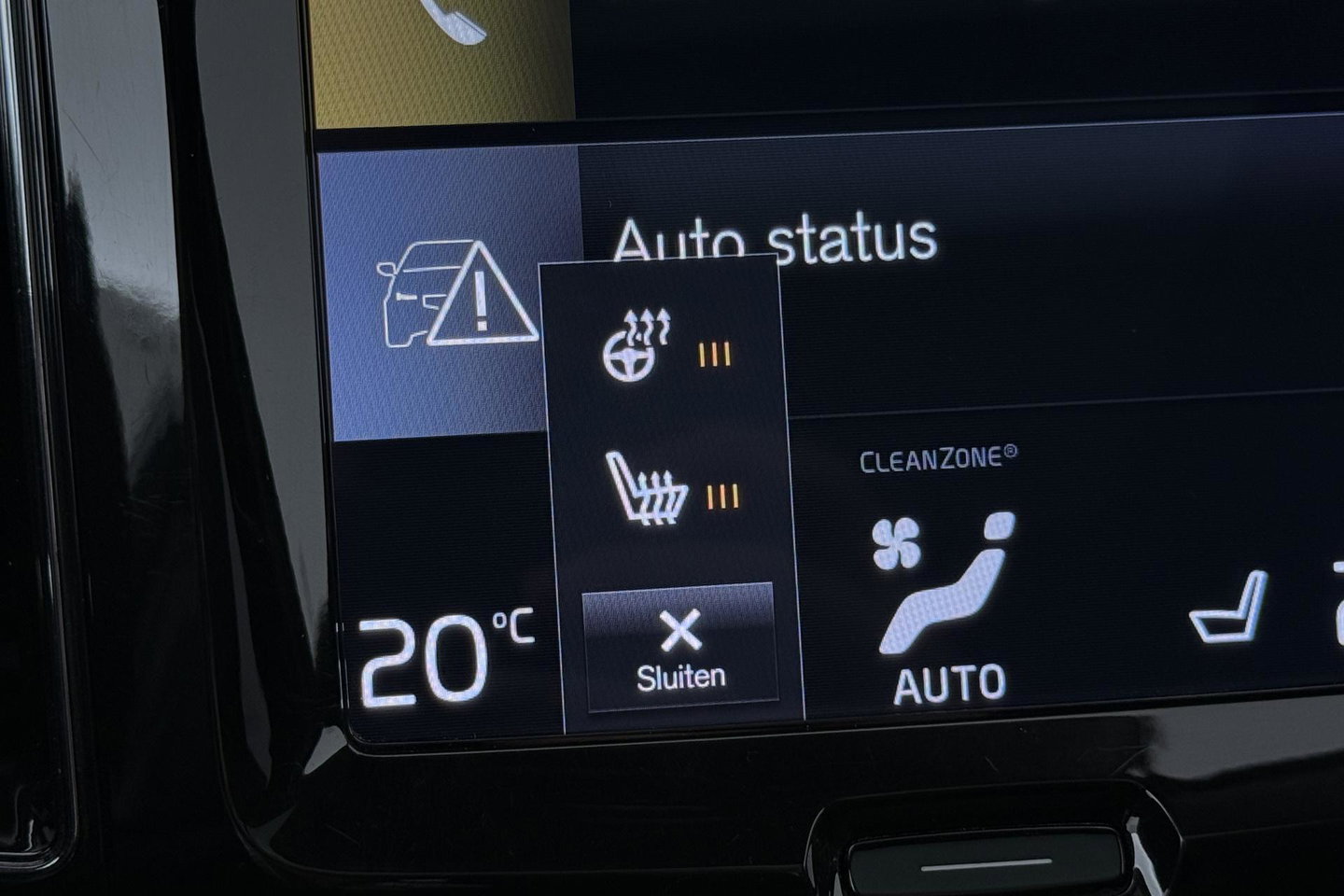 Volvo XC60 2.0 T8 Twin Engine AWD Momentum | Luchtvering | Bowers & Wilkins | Trekhaak | BLIS | Panoramadak | Head-up
