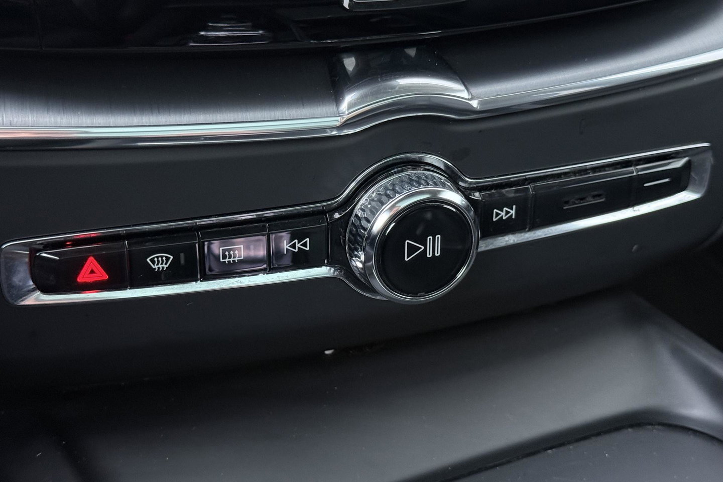 Volvo XC60 2.0 T8 Twin Engine AWD Momentum | Luchtvering | Bowers & Wilkins | Trekhaak | BLIS | Panoramadak | Head-up