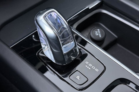 Volvo XC60 2.0 T8 Twin Engine AWD Momentum | Luchtvering | Bowers & Wilkins | Trekhaak | BLIS | Panoramadak | Head-up