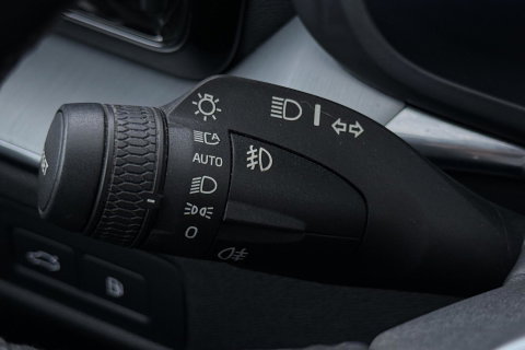 Volvo XC60 2.0 T8 Twin Engine AWD Momentum | Luchtvering | Bowers & Wilkins | Trekhaak | BLIS | Panoramadak | Head-up