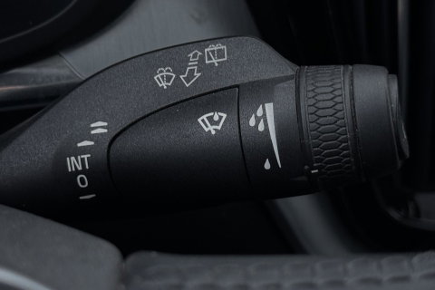 Volvo XC60 2.0 T8 Twin Engine AWD Momentum | Luchtvering | Bowers & Wilkins | Trekhaak | BLIS | Panoramadak | Head-up