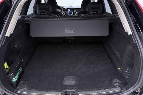 Volvo XC60 2.0 T8 Twin Engine AWD Momentum | Luchtvering | Bowers & Wilkins | Trekhaak | BLIS | Panoramadak | Head-up