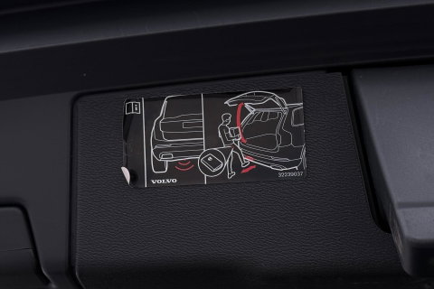 Volvo XC60 2.0 T8 Twin Engine AWD Momentum | Luchtvering | Bowers & Wilkins | Trekhaak | BLIS | Panoramadak | Head-up