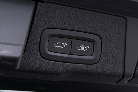 Volvo XC60 2.0 T8 Twin Engine AWD Momentum | Luchtvering | Bowers & Wilkins | Trekhaak | BLIS | Panoramadak | Head-up