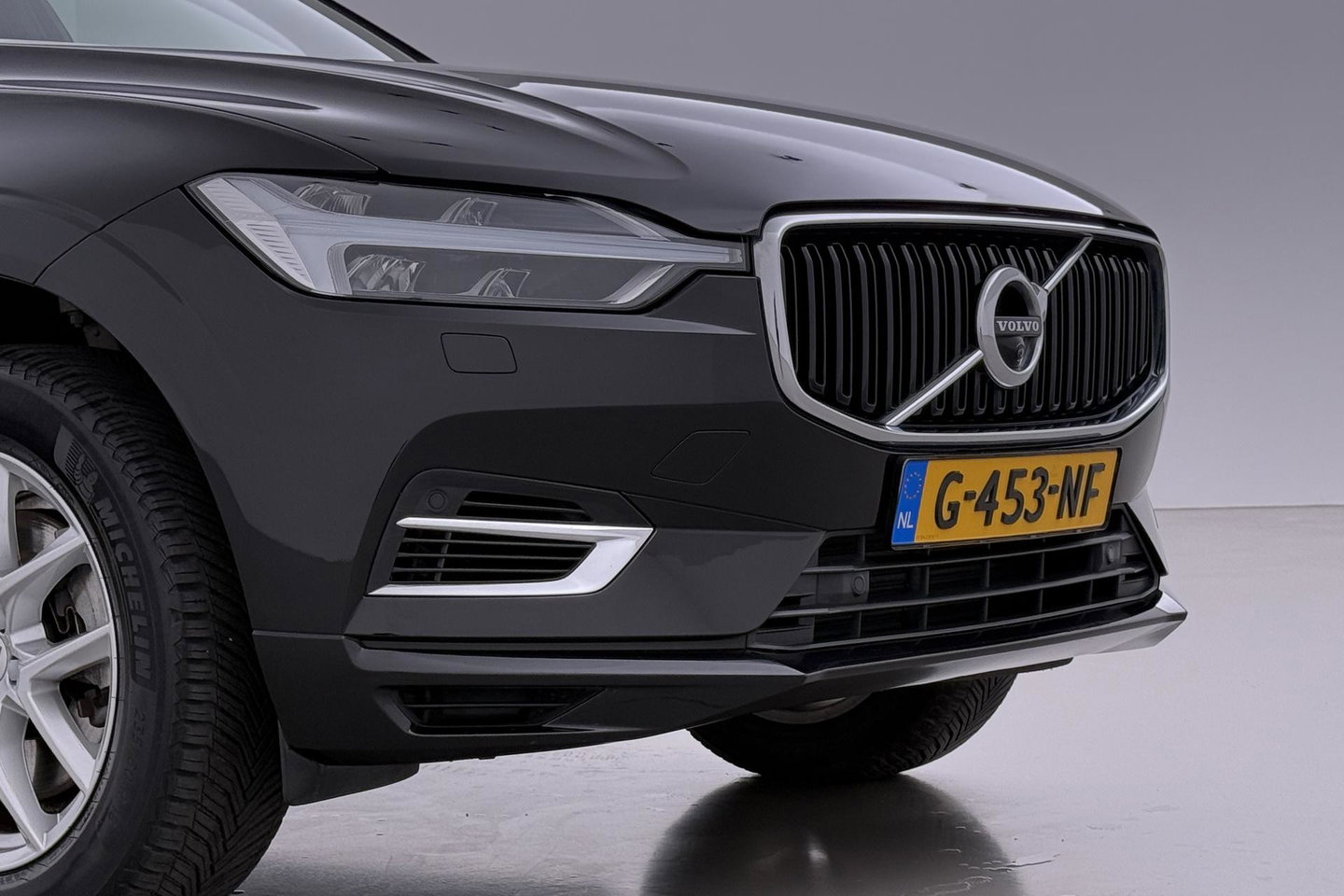 Volvo XC60 2.0 T8 Twin Engine AWD Momentum | Luchtvering | Bowers & Wilkins | Trekhaak | BLIS | Panoramadak | Head-up