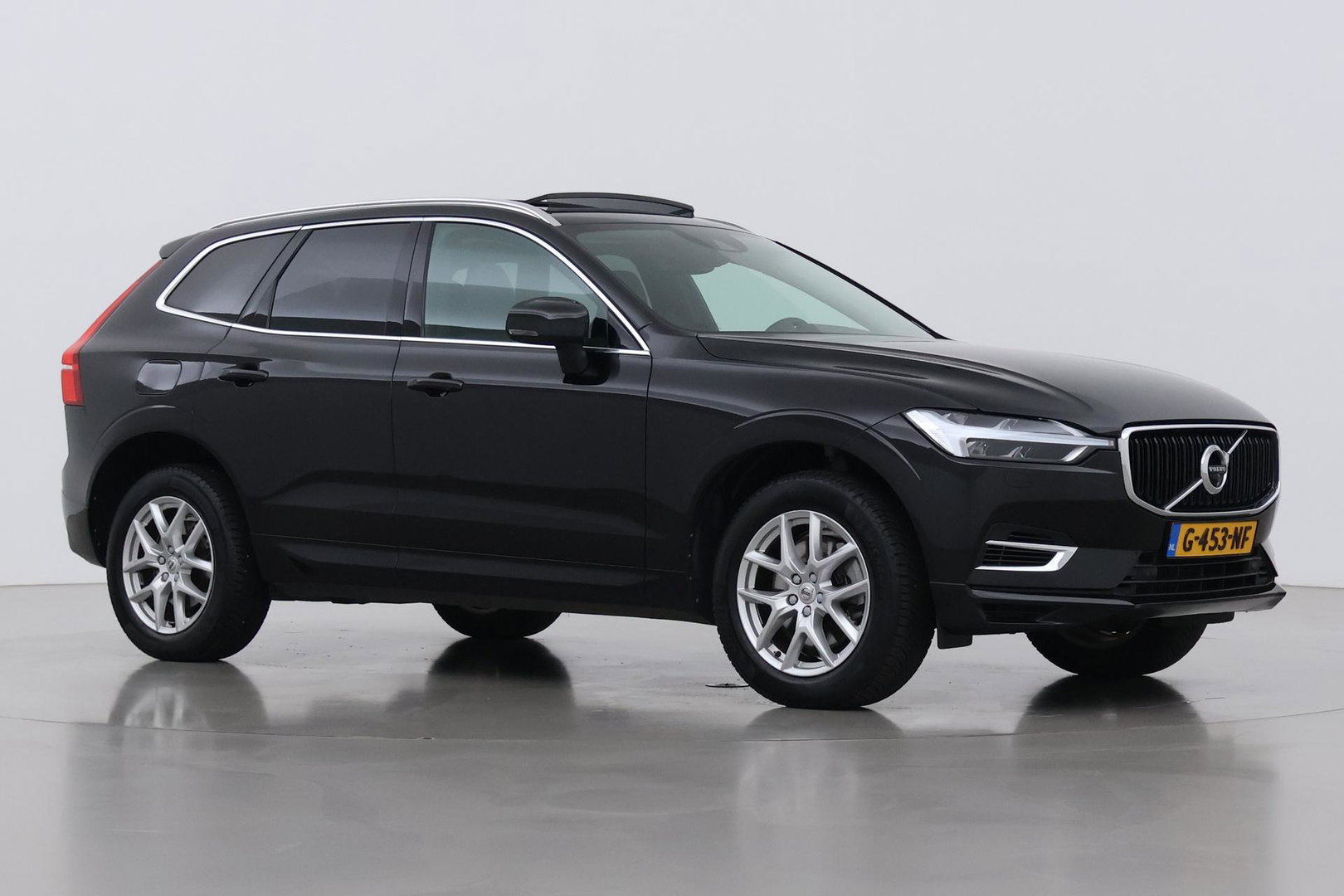 Volvo XC60 2.0 T8 Twin Engine AWD Momentum | Luchtvering | Bowers & Wilkins | Trekhaak | BLIS | Panoramadak | Head-up