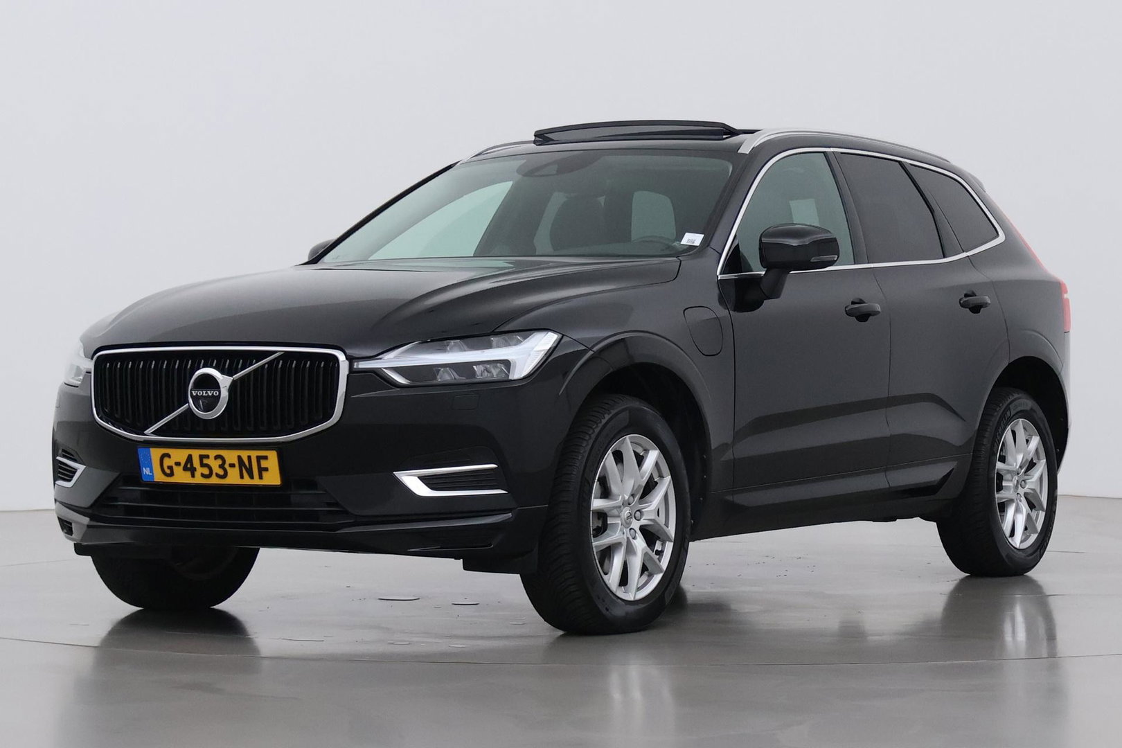 Volvo XC60 2.0 T8 Twin Engine AWD Momentum | Luchtvering | Bowers & Wilkins | Trekhaak | BLIS | Panoramadak | Head-up