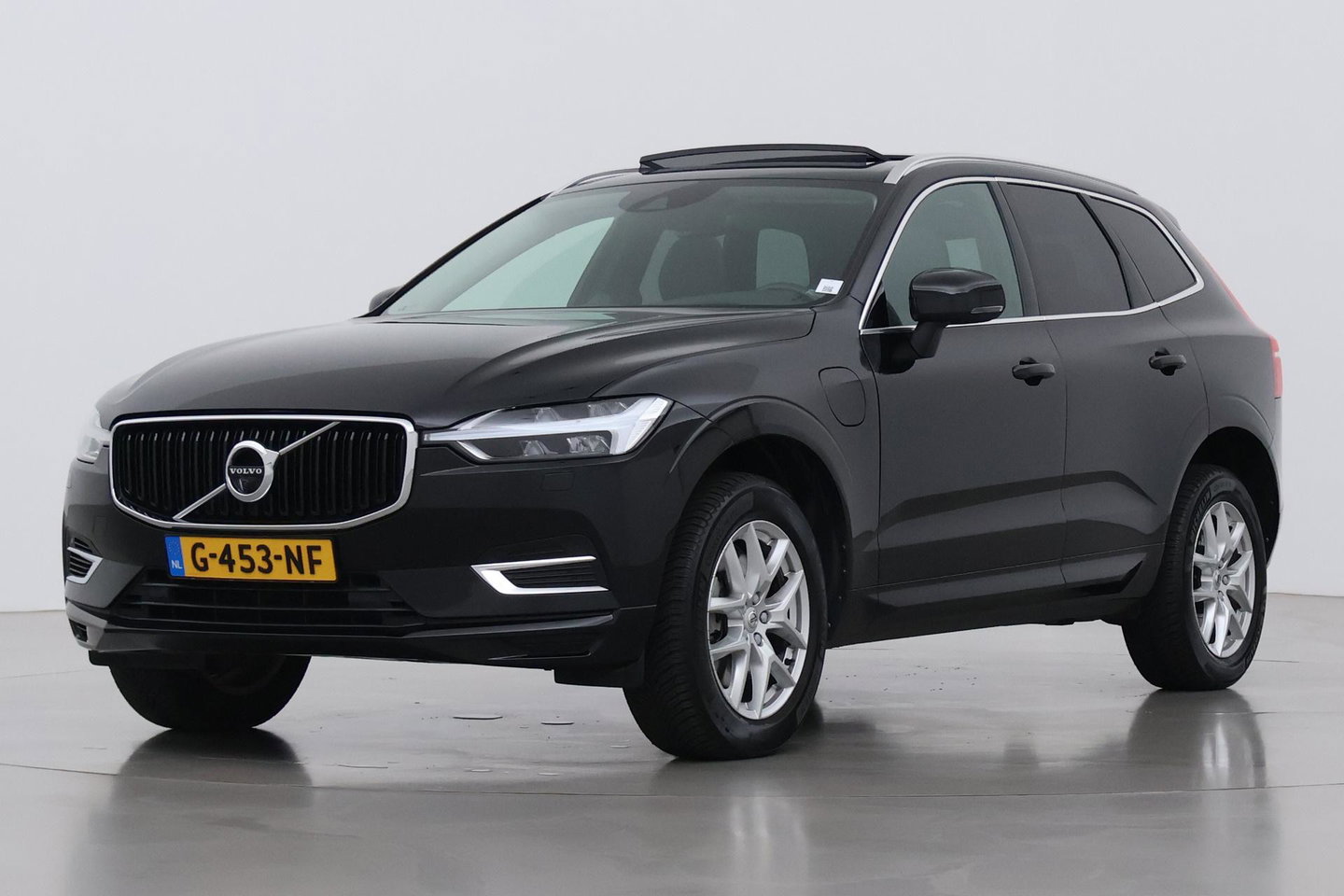 Volvo XC60 2.0 T8 Twin Engine AWD Momentum | Luchtvering | Bowers & Wilkins | Trekhaak | BLIS | Panoramadak | Head-up