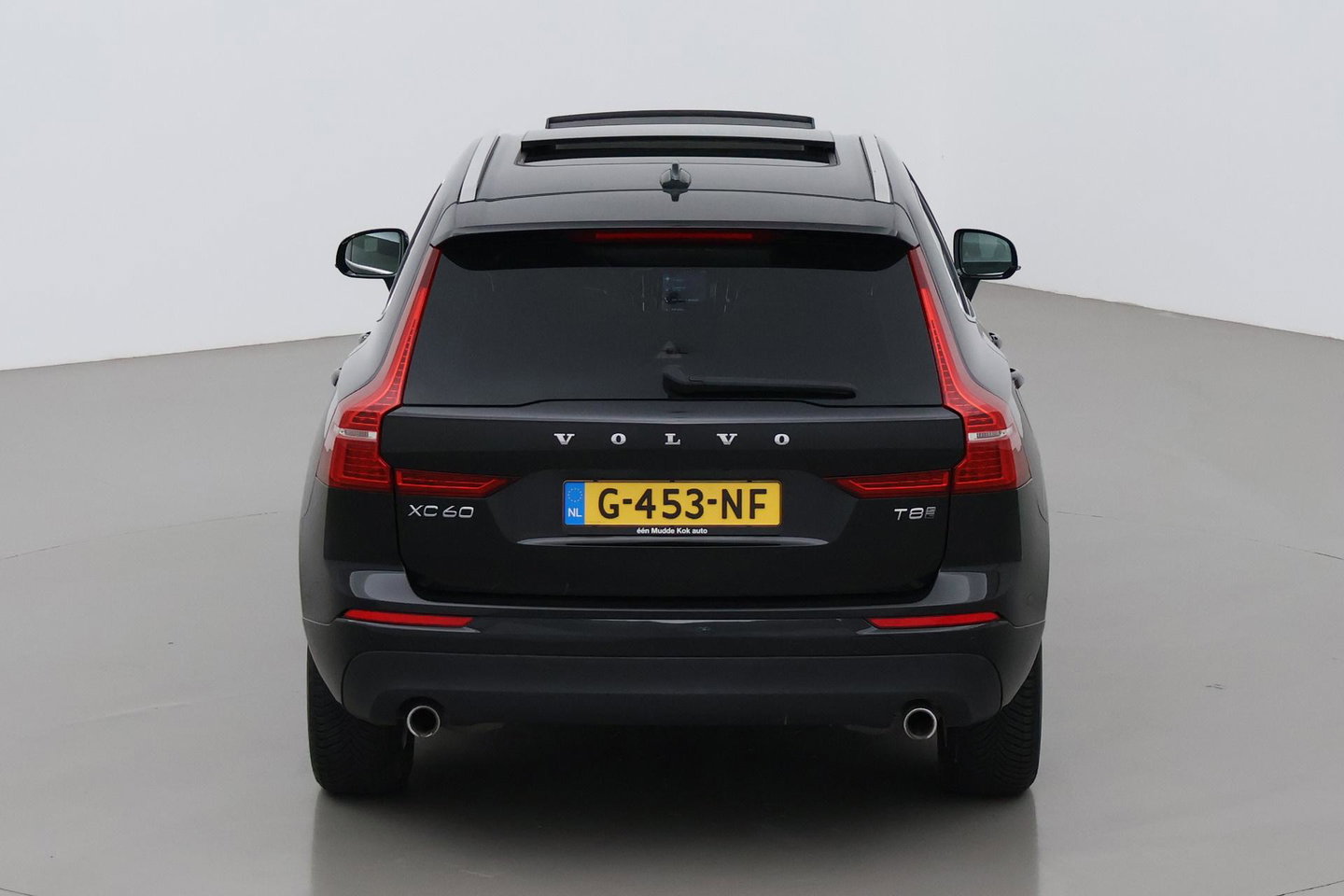 Volvo XC60 2.0 T8 Twin Engine AWD Momentum | Luchtvering | Bowers & Wilkins | Trekhaak | BLIS | Panoramadak | Head-up