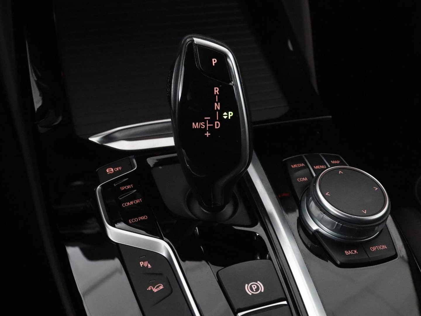 BMW X4 xDrive20i Business Edition | M-sport | Panoramadak | Leder | Memory | Stuur/stoel verwarming | Cruise control | Camera | Park assist | Carplay | Sfeerverlichting | Climate control
