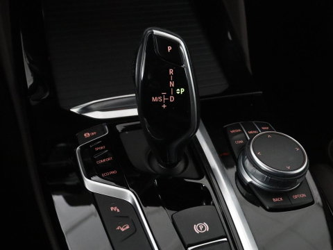 BMW X4 xDrive20i Business Edition | M-sport | Panoramadak | Leder | Memory | Stuur/stoel verwarming | Cruise control | Camera | Park assist | Carplay | Sfeerverlichting | Climate control