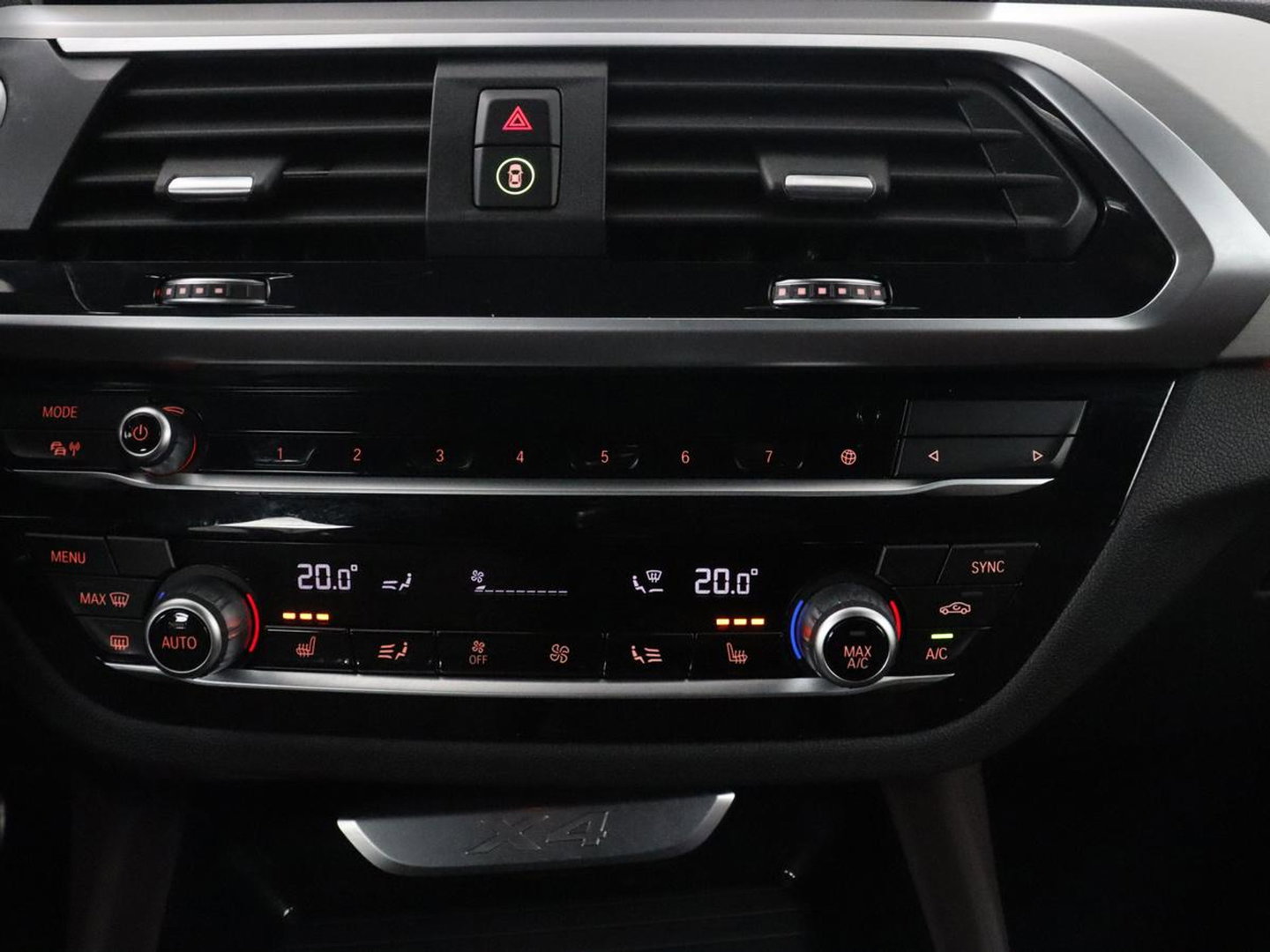 BMW X4 xDrive20i Business Edition | M-sport | Panoramadak | Leder | Memory | Stuur/stoel verwarming | Cruise control | Camera | Park assist | Carplay | Sfeerverlichting | Climate control