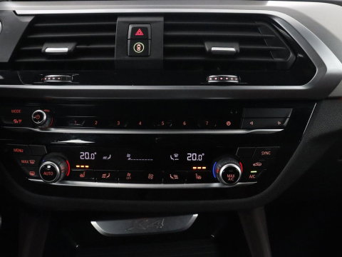 BMW X4 xDrive20i Business Edition | M-sport | Panoramadak | Leder | Memory | Stuur/stoel verwarming | Cruise control | Camera | Park assist | Carplay | Sfeerverlichting | Climate control