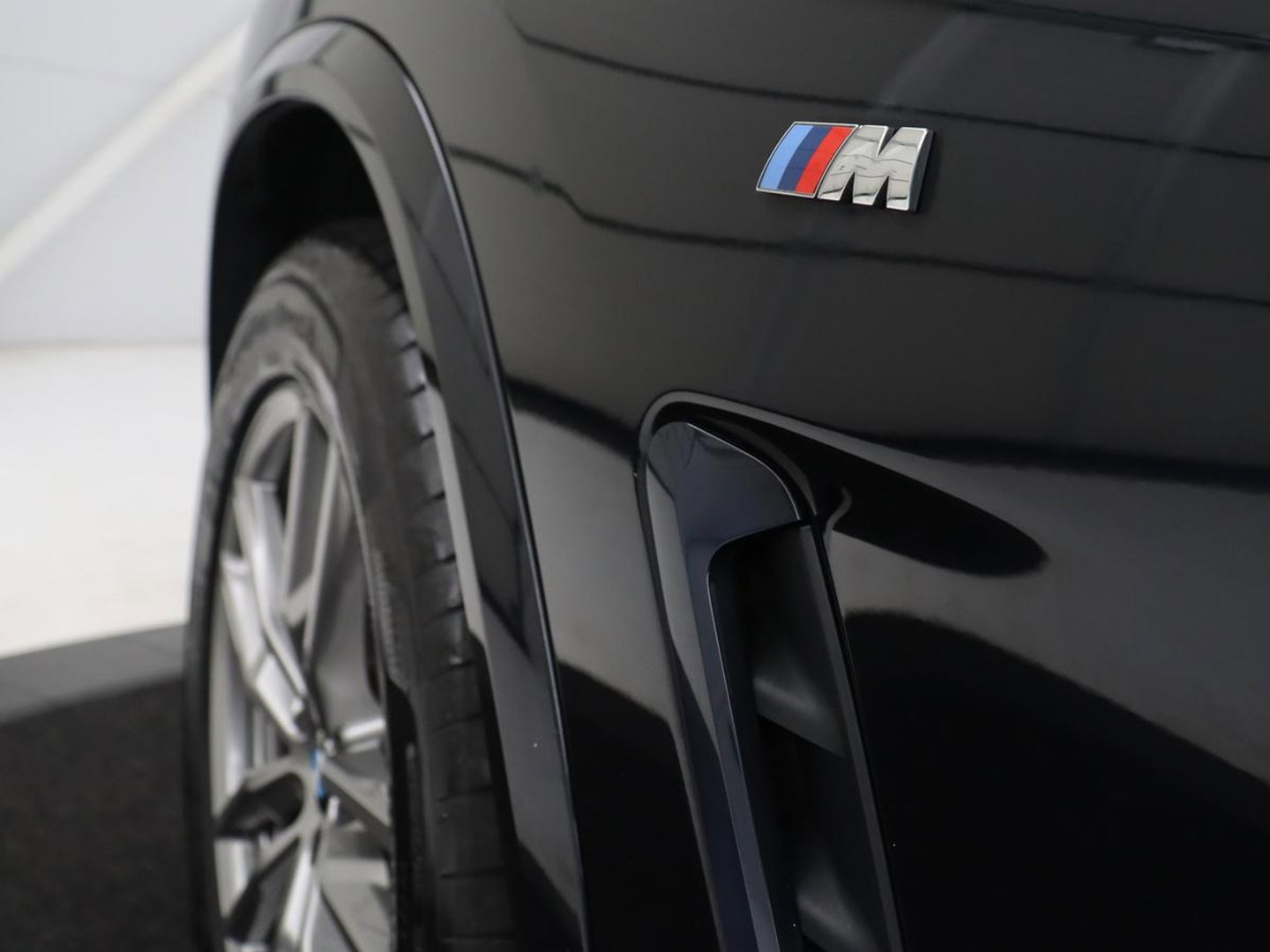 BMW X4 xDrive20i Business Edition | M-sport | Panoramadak | Leder | Memory | Stuur/stoel verwarming | Cruise control | Camera | Park assist | Carplay | Sfeerverlichting | Climate control