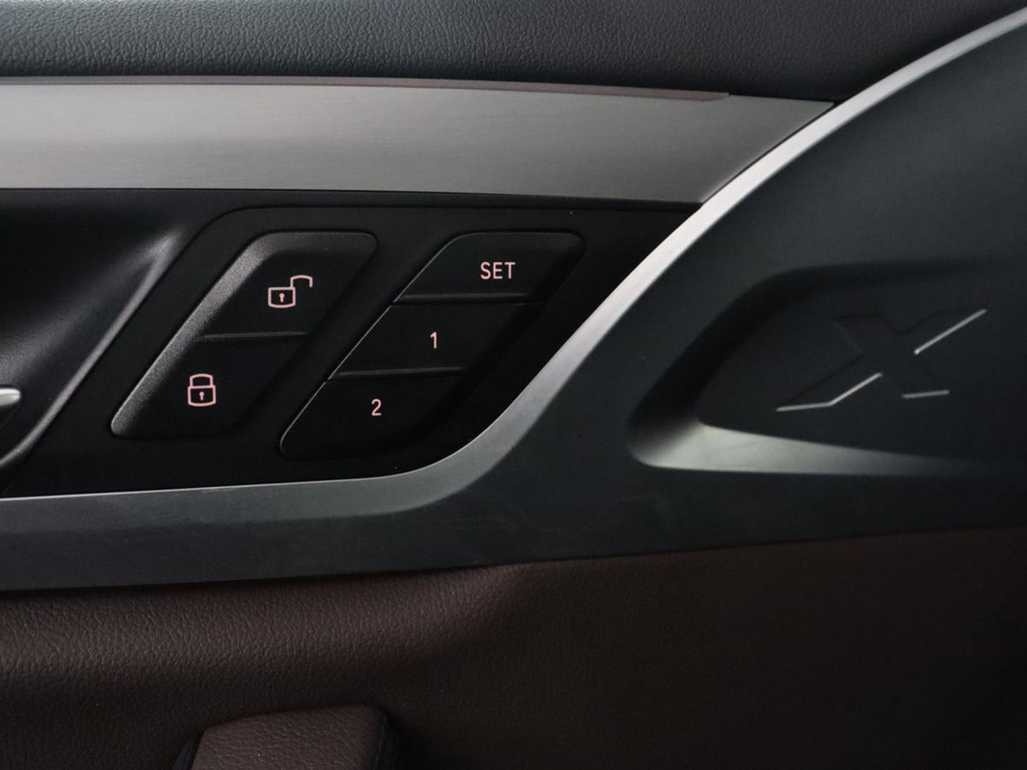 BMW X4 xDrive20i Business Edition | M-sport | Panoramadak | Leder | Memory | Stuur/stoel verwarming | Cruise control | Camera | Park assist | Carplay | Sfeerverlichting | Climate control
