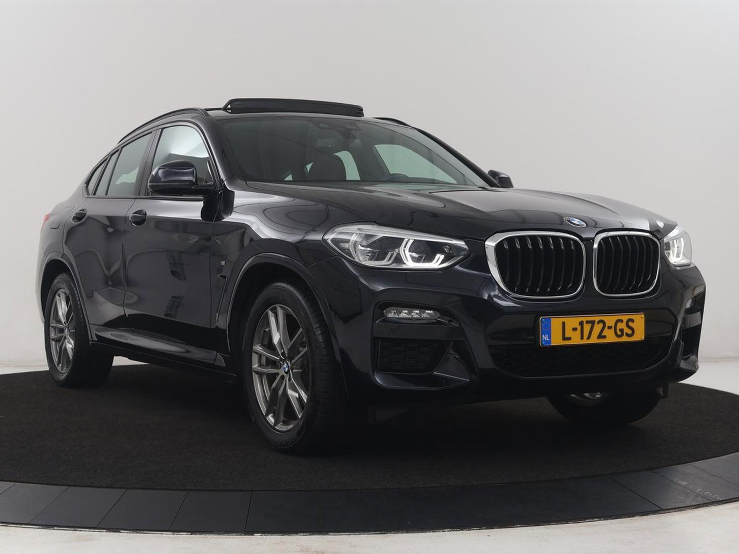 BMW X4 xDrive20i Business Edition | M-sport | Panoramadak | Leder | Memory | Stuur/stoel verwarming | Cruise control | Camera | Park assist | Carplay | Sfeerverlichting | Climate control