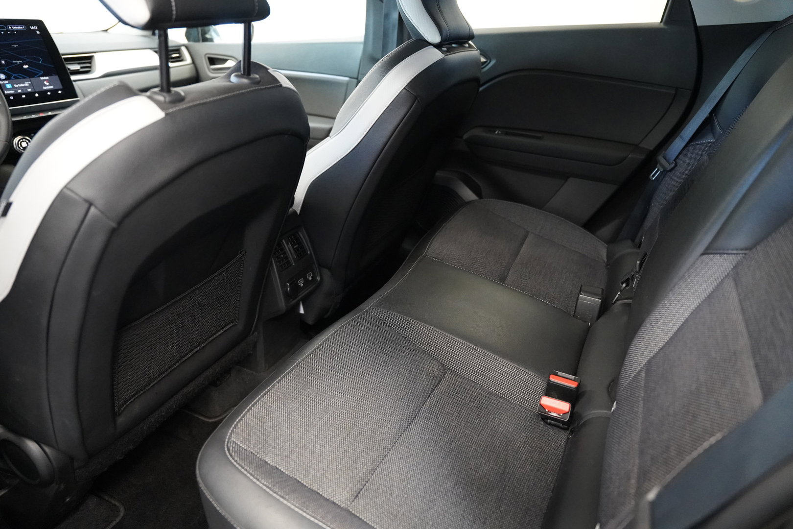 Renault Captur 1.6 E-Tech Hybrid 145 Intens Full-led Navigatie Trekhaak