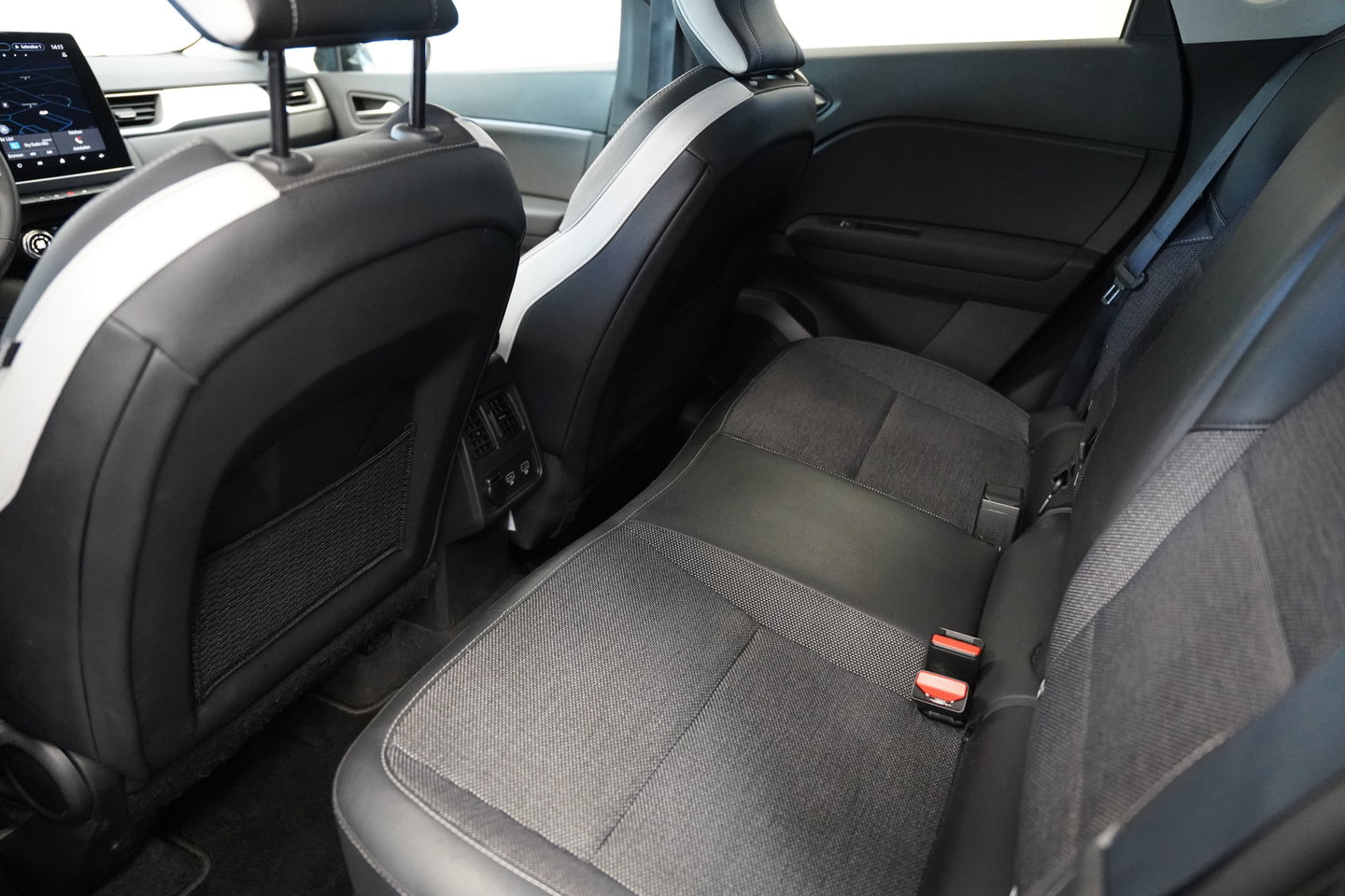Renault Captur 1.6 E-Tech Hybrid 145 Intens Full-led Navigatie Trekhaak