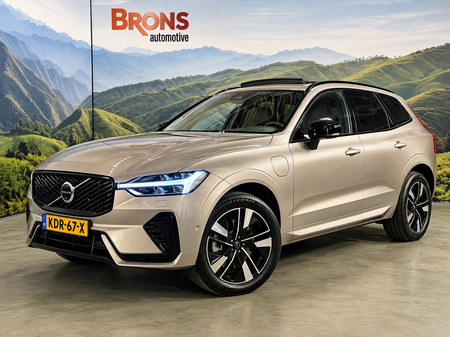 Volvo XC60 2.0 T8 Plug-in hybrid AWD Plus Dark Facelift model l Trekhaak l 360 l 455PK
