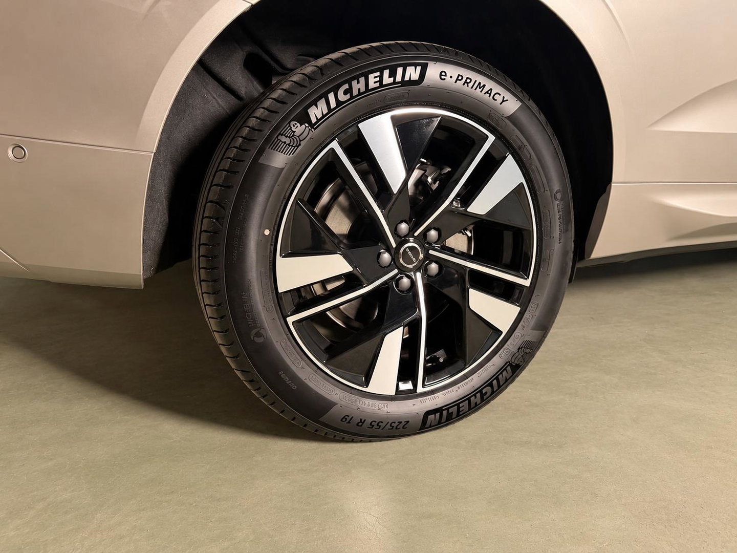Volvo XC60 2.0 T8 Plug-in hybrid AWD Plus Dark Facelift model l Trekhaak l 360 l 455PK