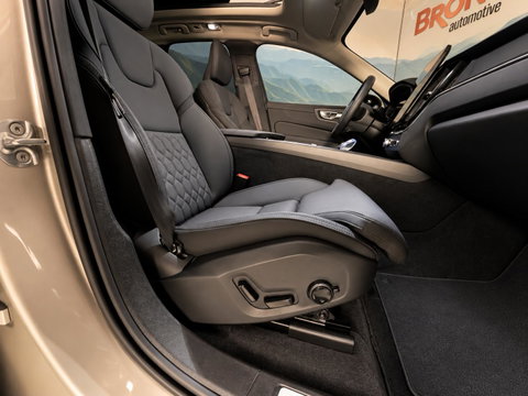Volvo XC60 2.0 T8 Plug-in hybrid AWD Plus Dark Facelift model l Trekhaak l 360 l 455PK