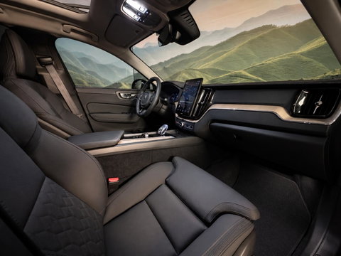 Volvo XC60 2.0 T8 Plug-in hybrid AWD Plus Dark Facelift model l Trekhaak l 360 l 455PK