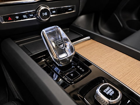 Volvo XC60 2.0 T8 Plug-in hybrid AWD Plus Dark Facelift model l Trekhaak l 360 l 455PK