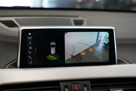 BMW X1 sDrive20i High Executive Panoramadak M-Sport Trekhaak