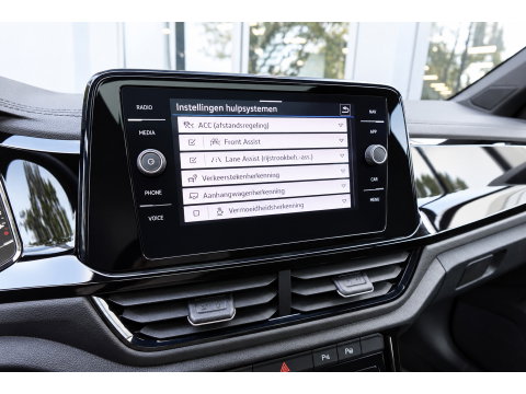 Volkswagen T-Roc 1.5 TSI R-Line Business+ PANO IQ.LIGHT ACC VOL